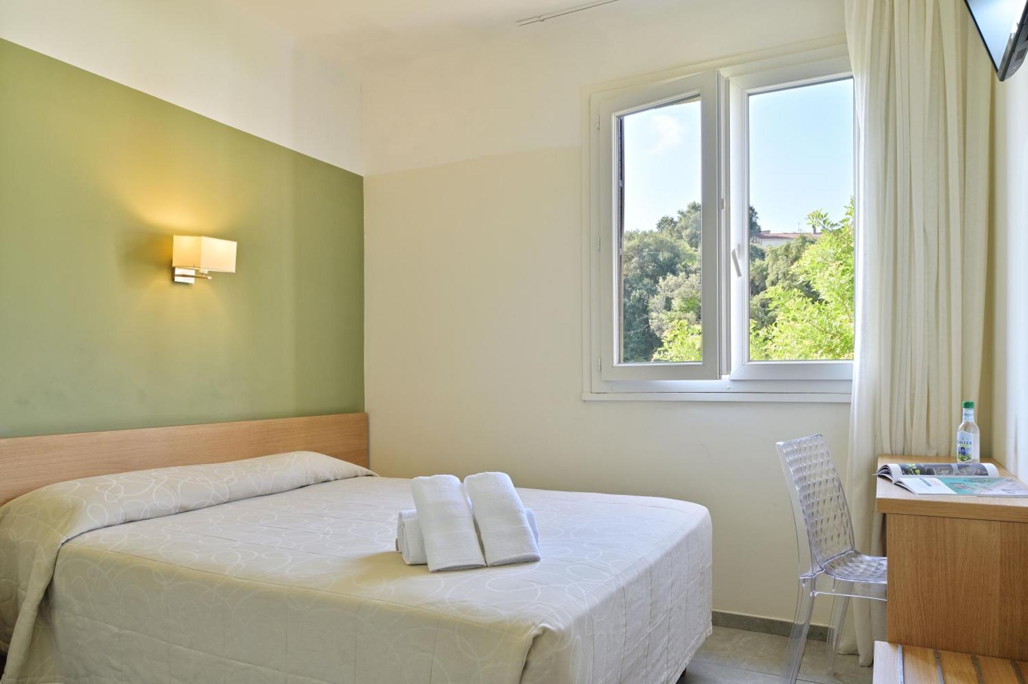 Hotel De Porticcio 2*